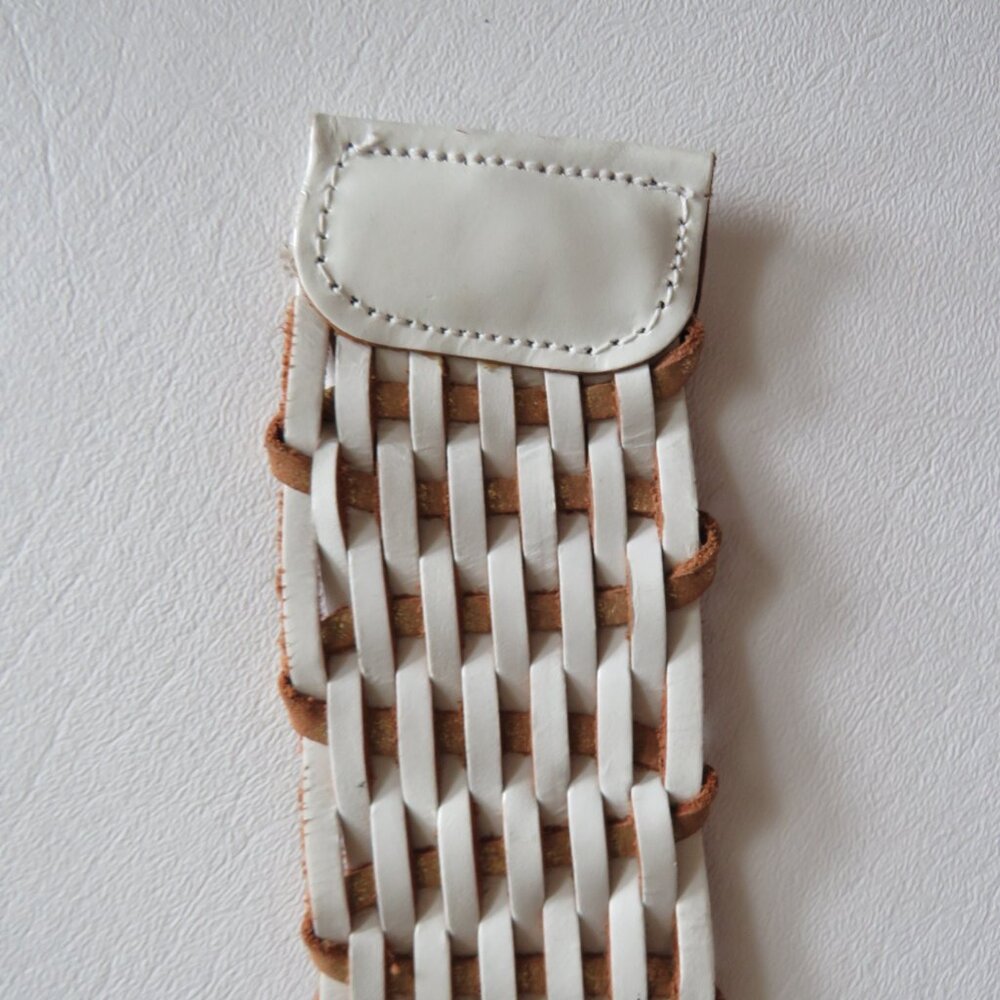 White Gold Basket Weave Front Closure Genuine Leather Oval Buckle Belt - Picture 5 of 11